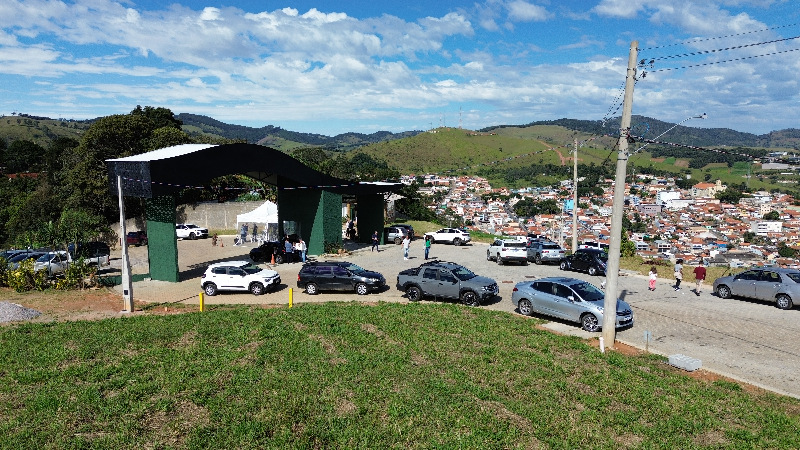 Proprietários reunidos na assembleia do Residencial Paraíso da Montanha