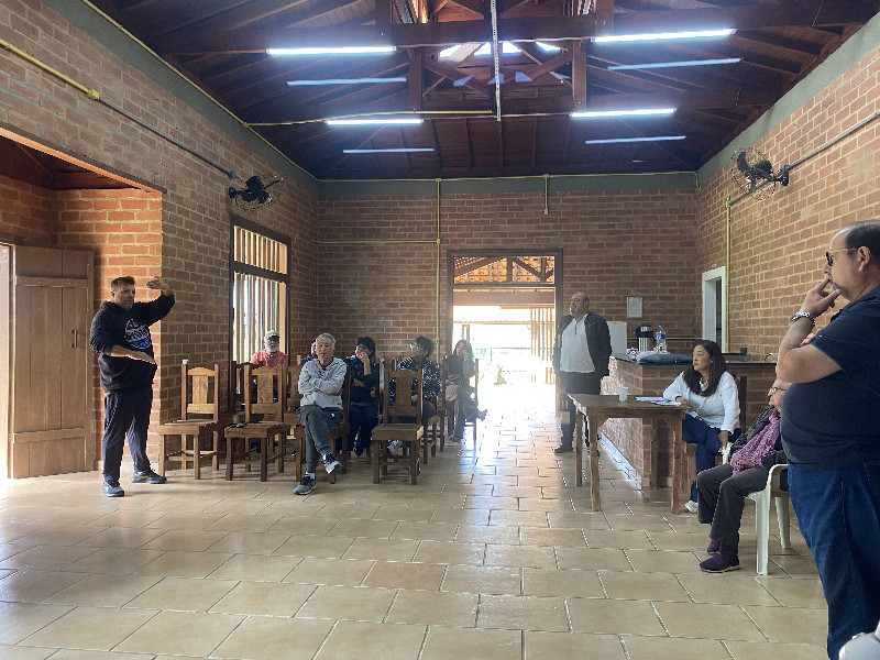Moradores e representantes participam da assembleia do Parque das Garças em Atibaia